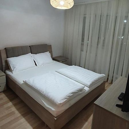Rebecca Sweet Apartment Oradea Exterior foto