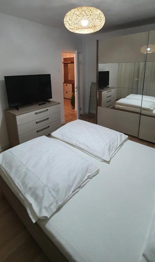Rebecca Sweet Apartment Oradea Exterior foto