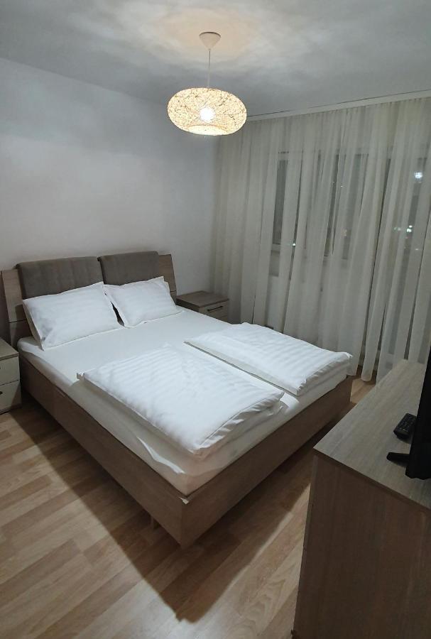 Rebecca Sweet Apartment Oradea Exterior foto